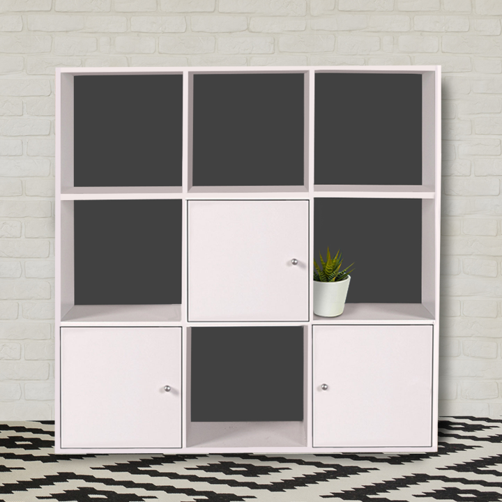 Meuble de rangement cube 9 cases bois  blanc avec 3 portes blanches fond gris