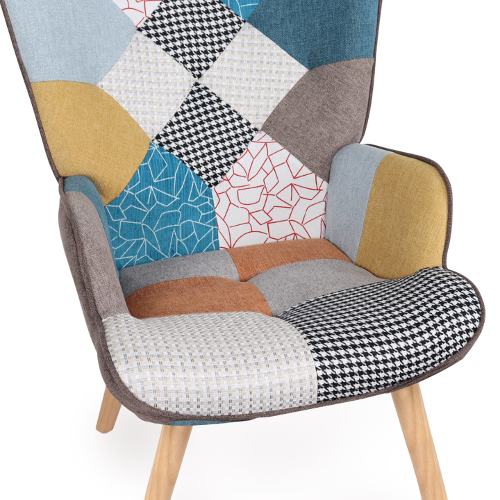 Fauteuil scandinave IVAR avec repose pieds en tissu patchwork multicouleurs