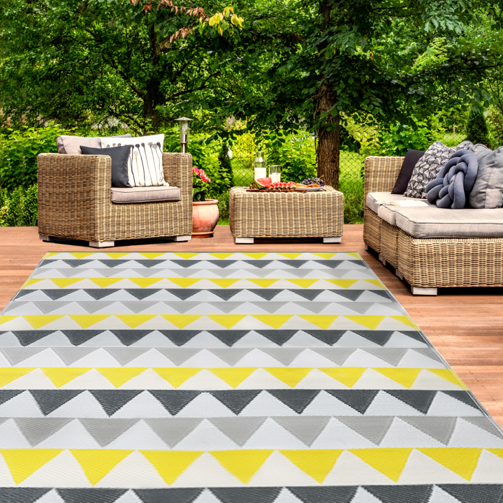 Tapis extérieur SARI triangles gris et jaune 270 x 370 CM