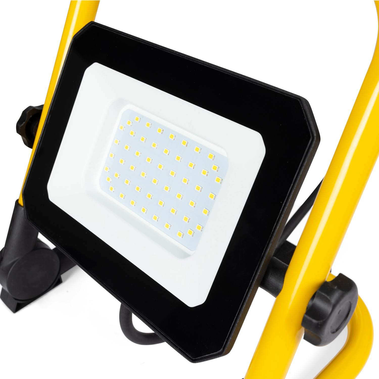 Projecteur LED rechargeable - Nos lampes pour travaux d'extérieur